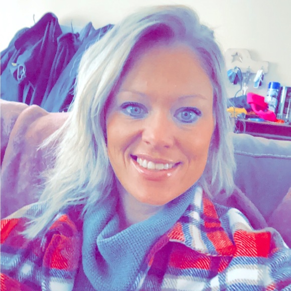 Meet your Posher, Misti - Picture 1 of 1